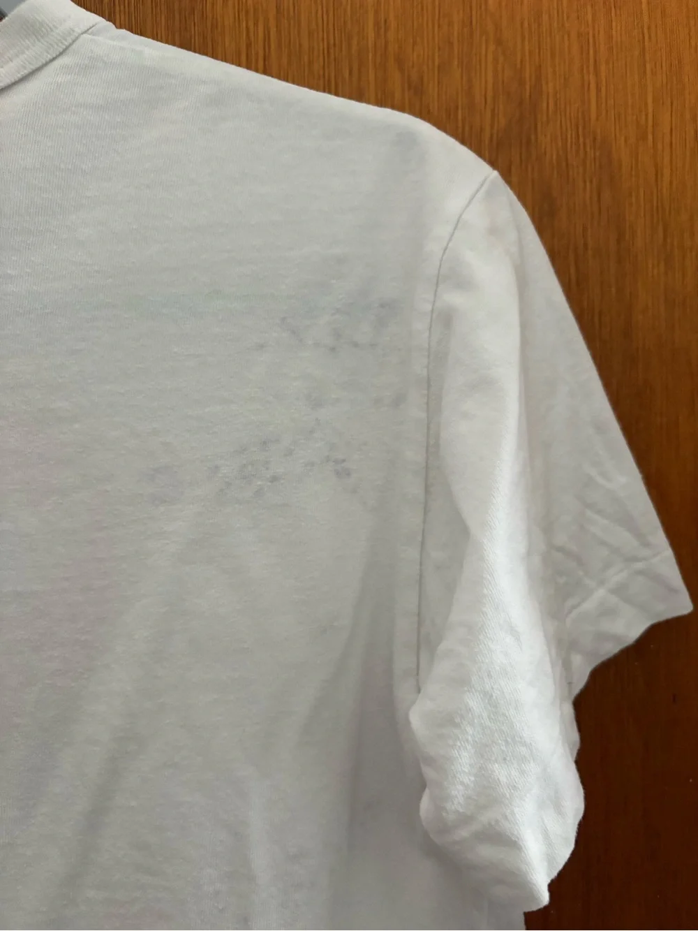 COMME DES GARCONS CDG PLAY Mens sz L Big Red Heart Blue Eyes Tshirt